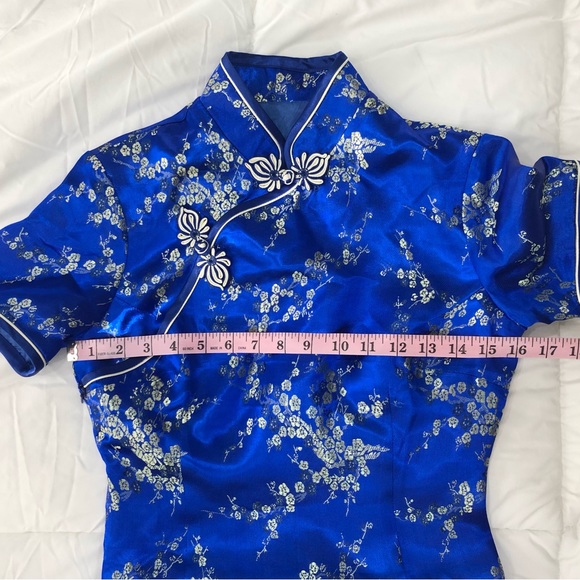 Traditional Chinese Dress - Picture 6 of 8